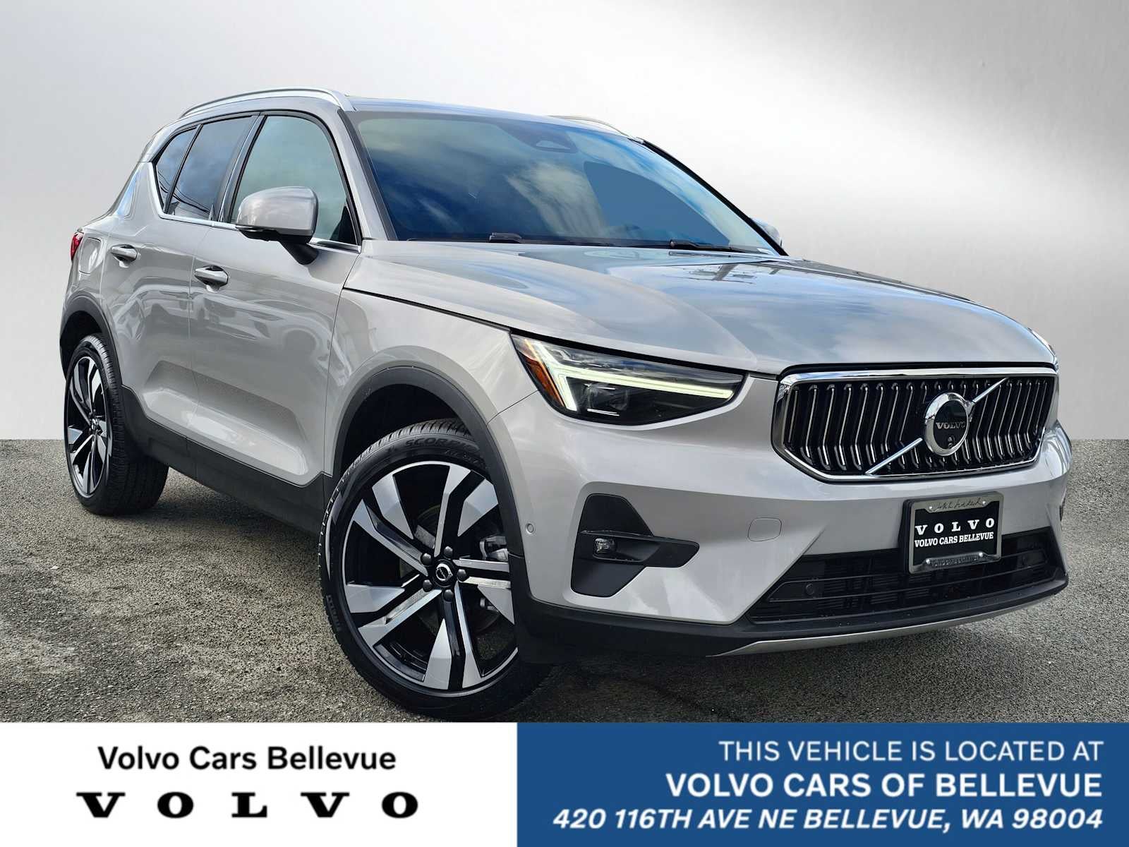 2025 Volvo XC40 Plus Bright Theme