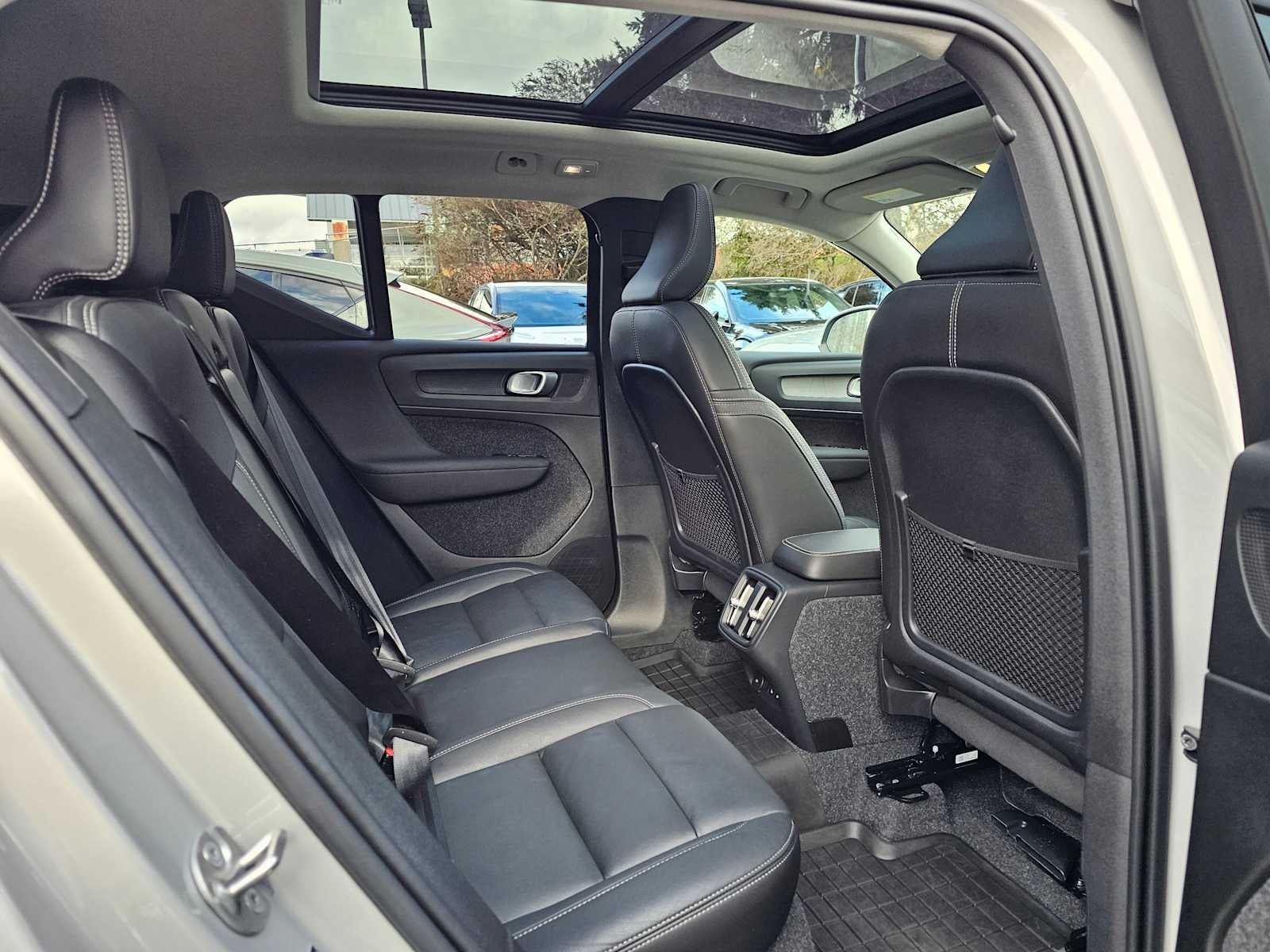 2025 Volvo XC40 Plus Bright Theme