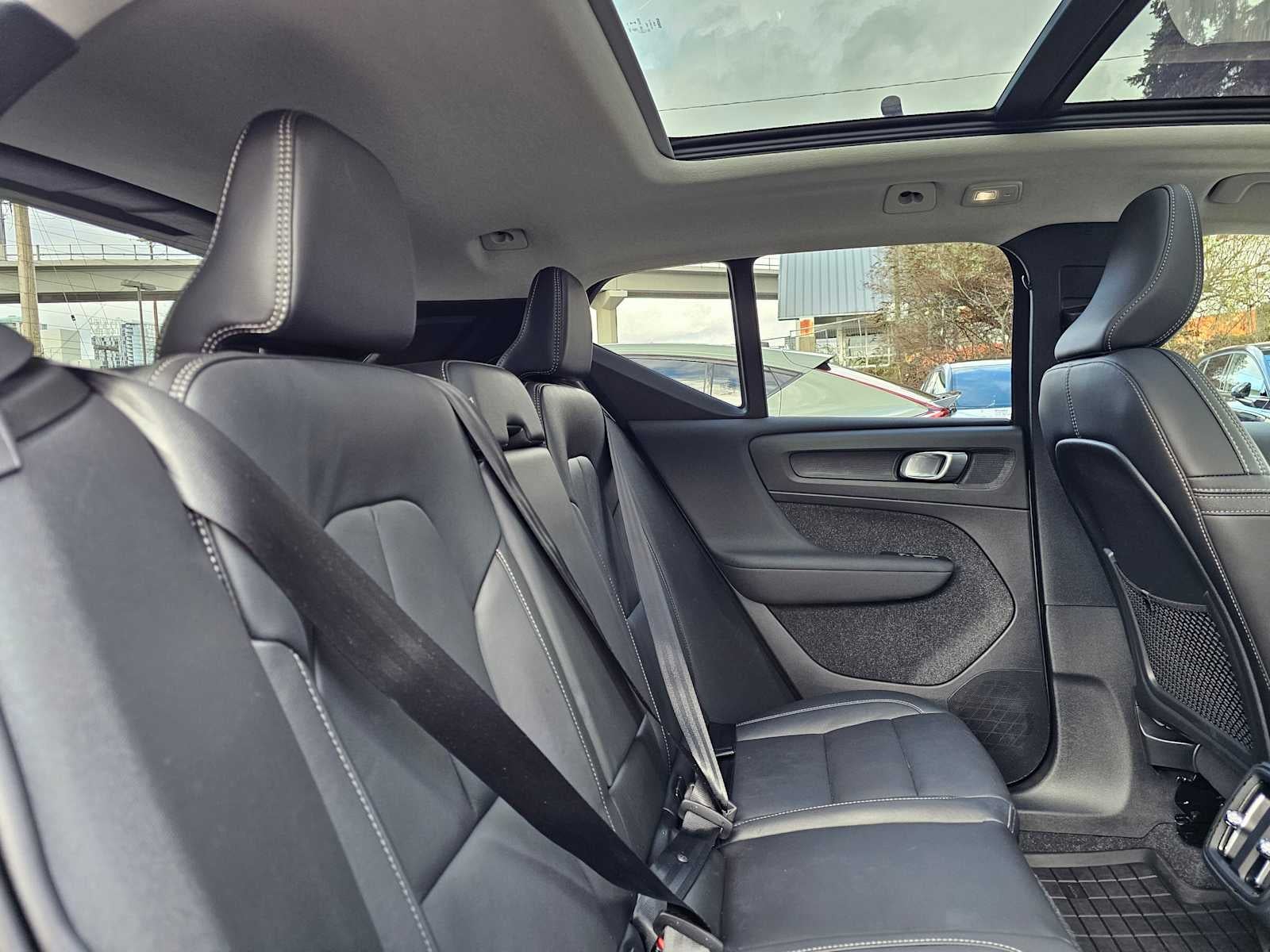 2025 Volvo XC40 Plus Bright Theme