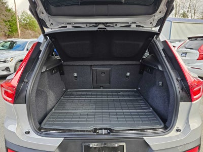 2025 Volvo XC40 Plus Bright Theme