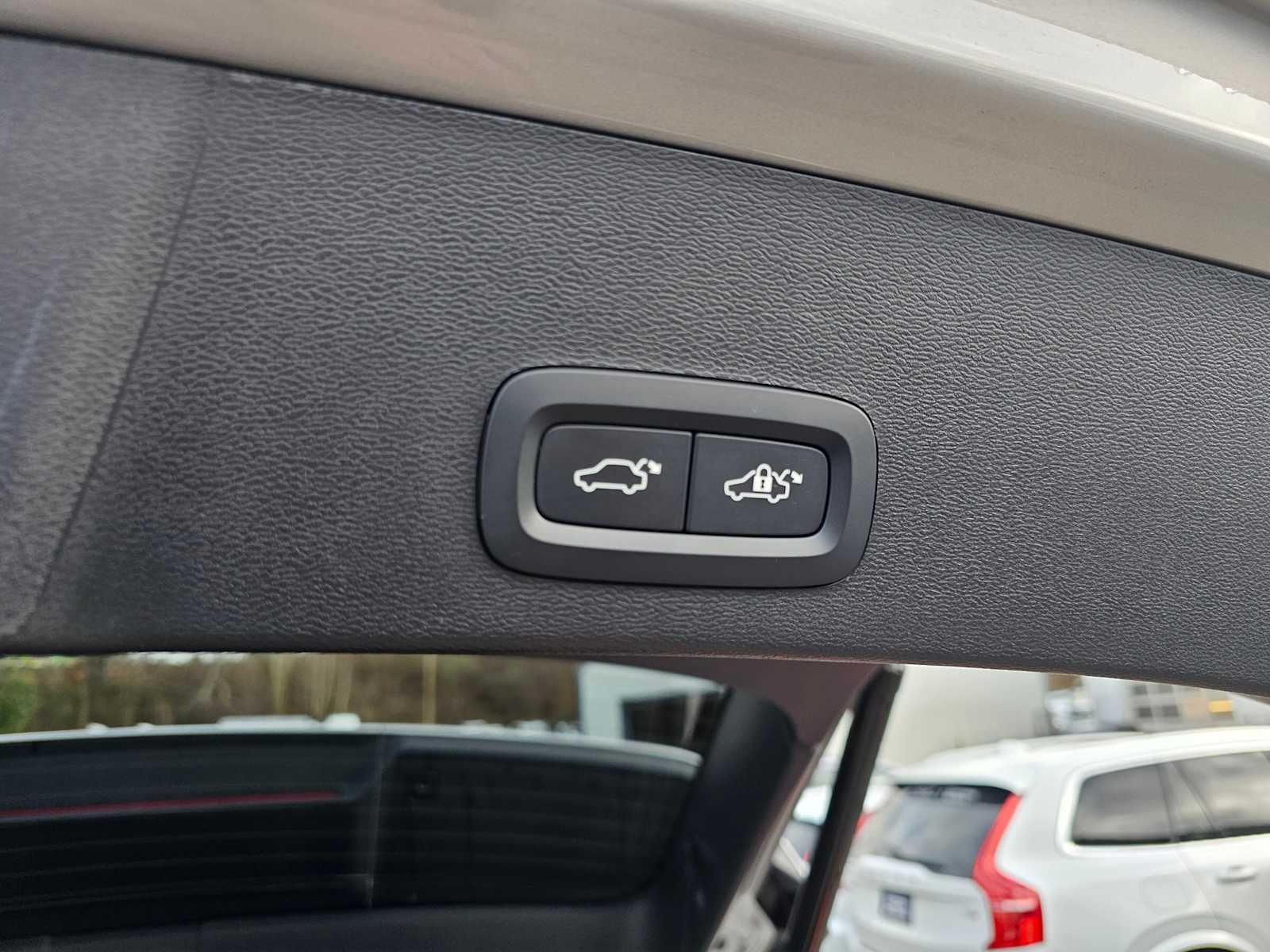 2025 Volvo XC40 Plus Bright Theme