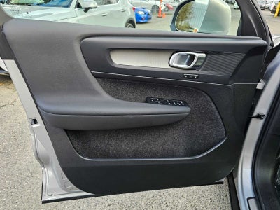 2025 Volvo XC40 Plus Bright Theme