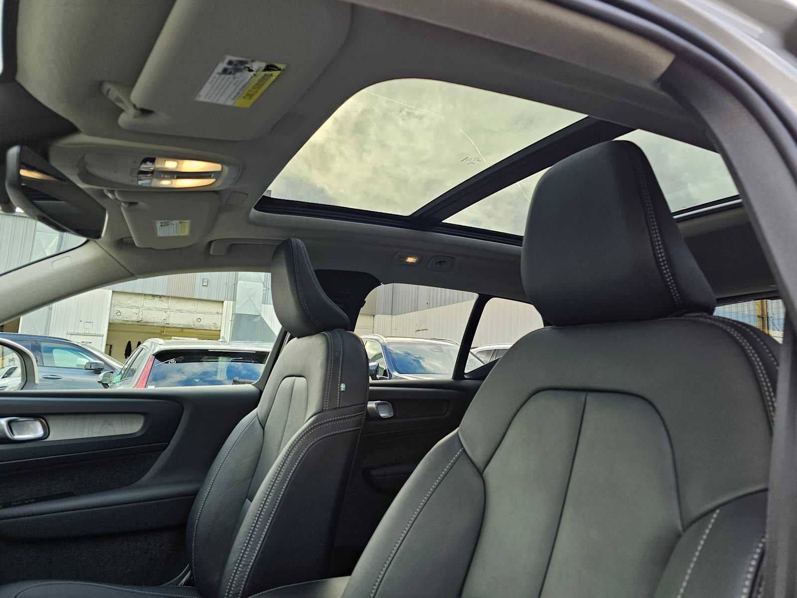 2025 Volvo XC40 Plus Bright Theme