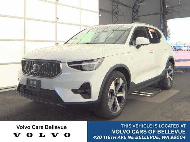 2025 Volvo XC40 Plus Bright Theme