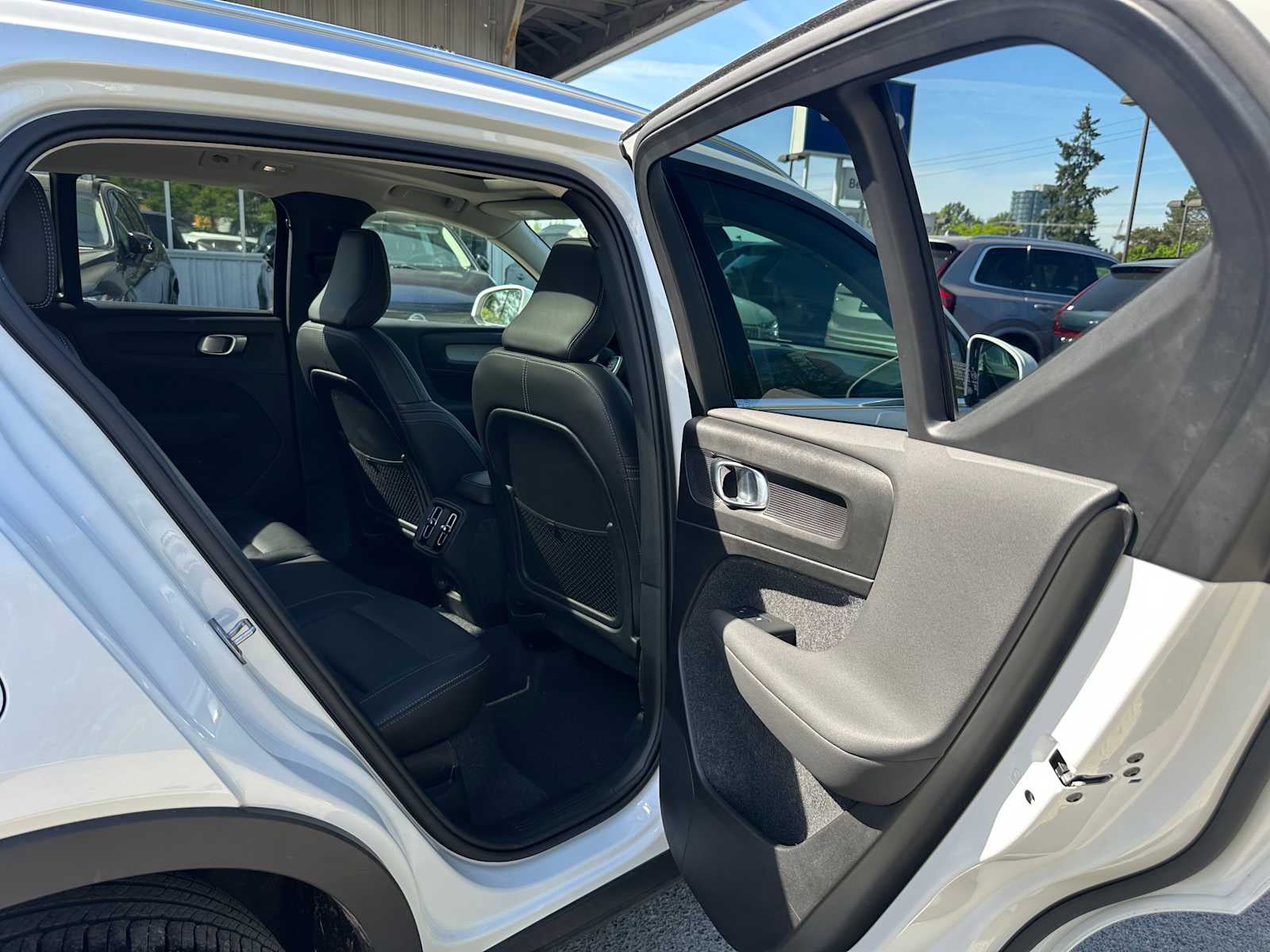 2025 Volvo XC40 Plus Bright Theme
