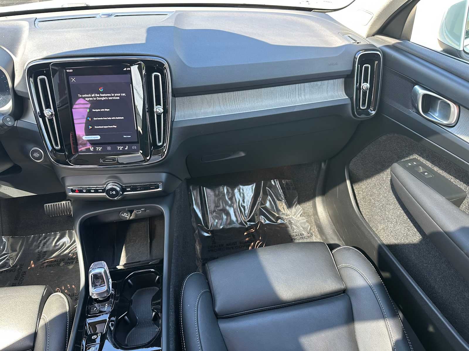 2025 Volvo XC40 Plus Bright Theme