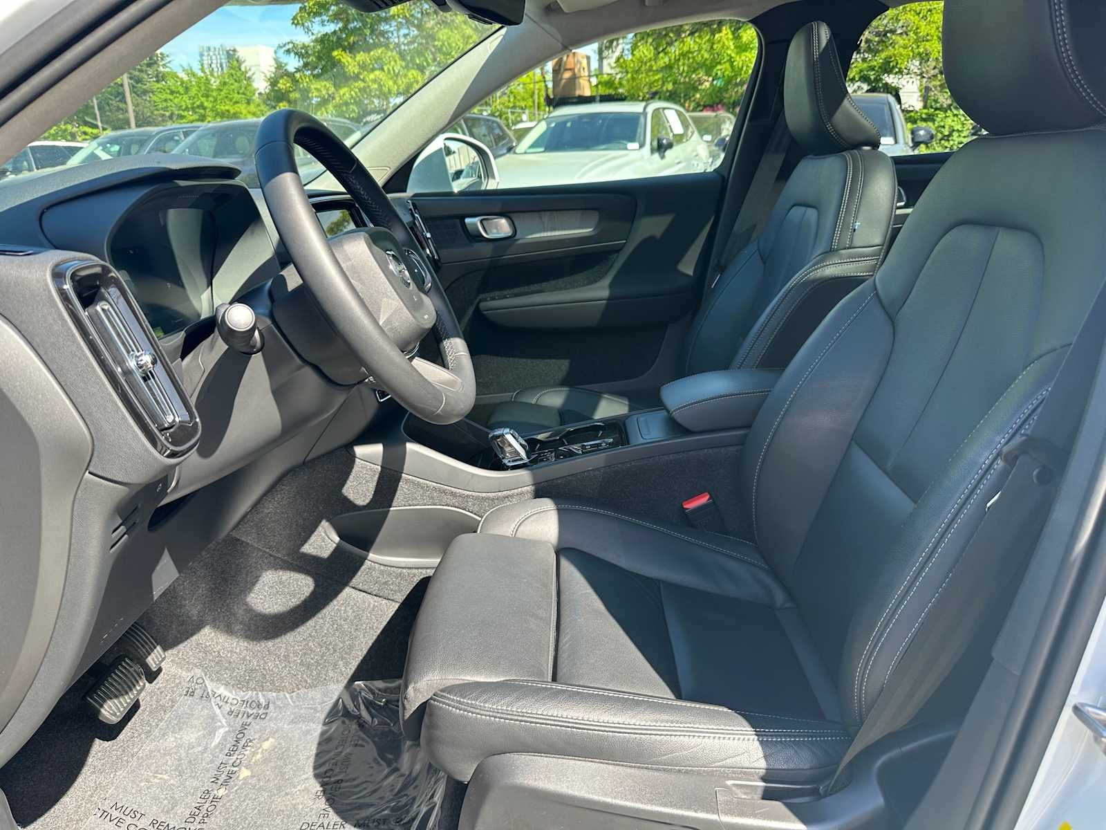 2025 Volvo XC40 Plus Bright Theme