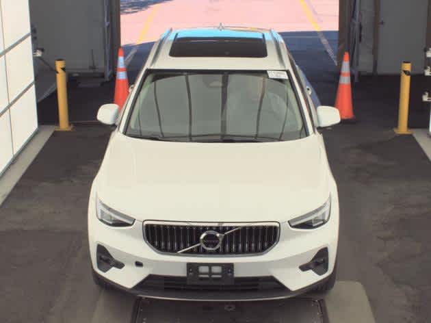 2025 Volvo XC40 Plus Bright Theme