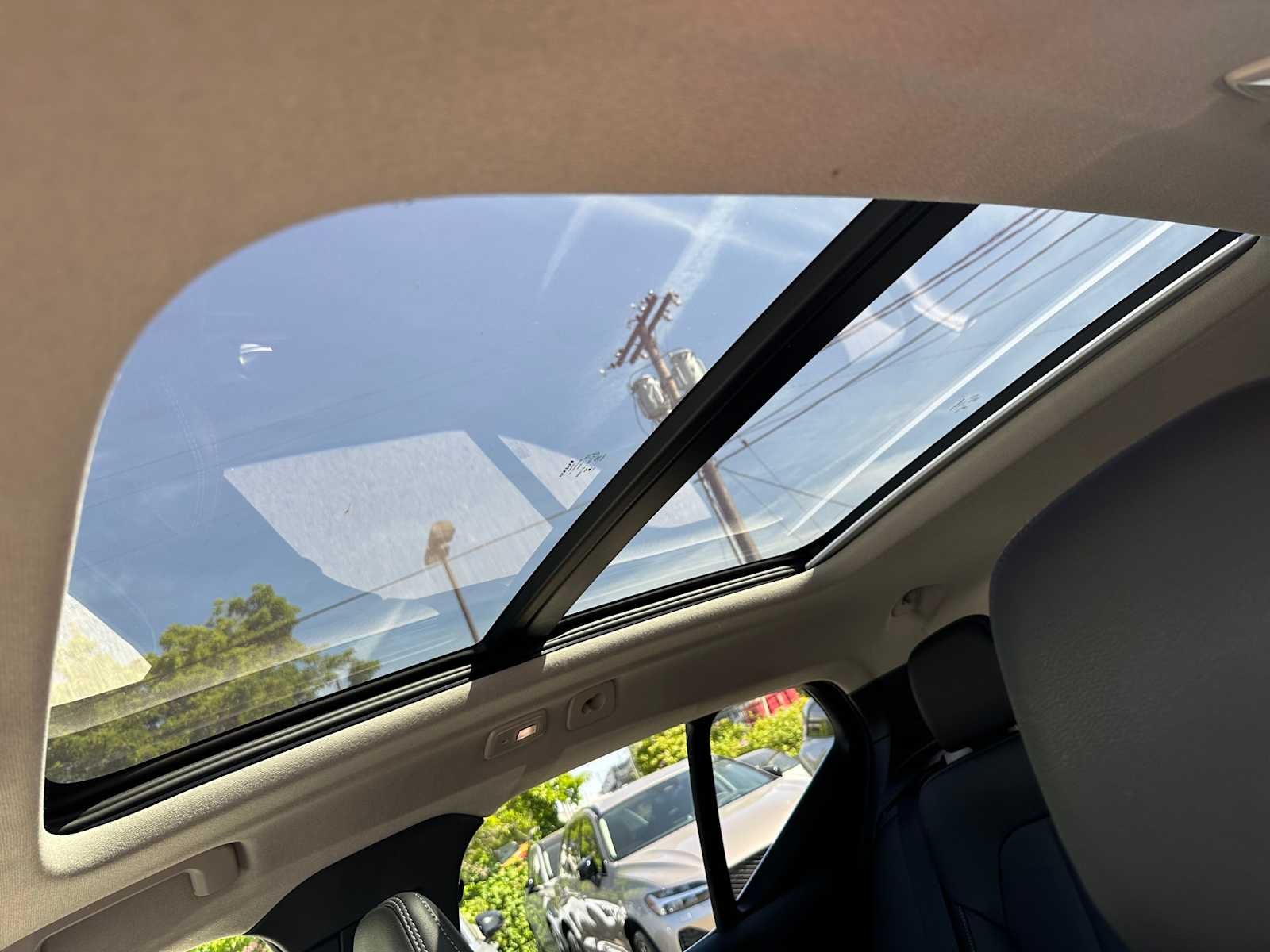 2025 Volvo XC40 Plus Bright Theme