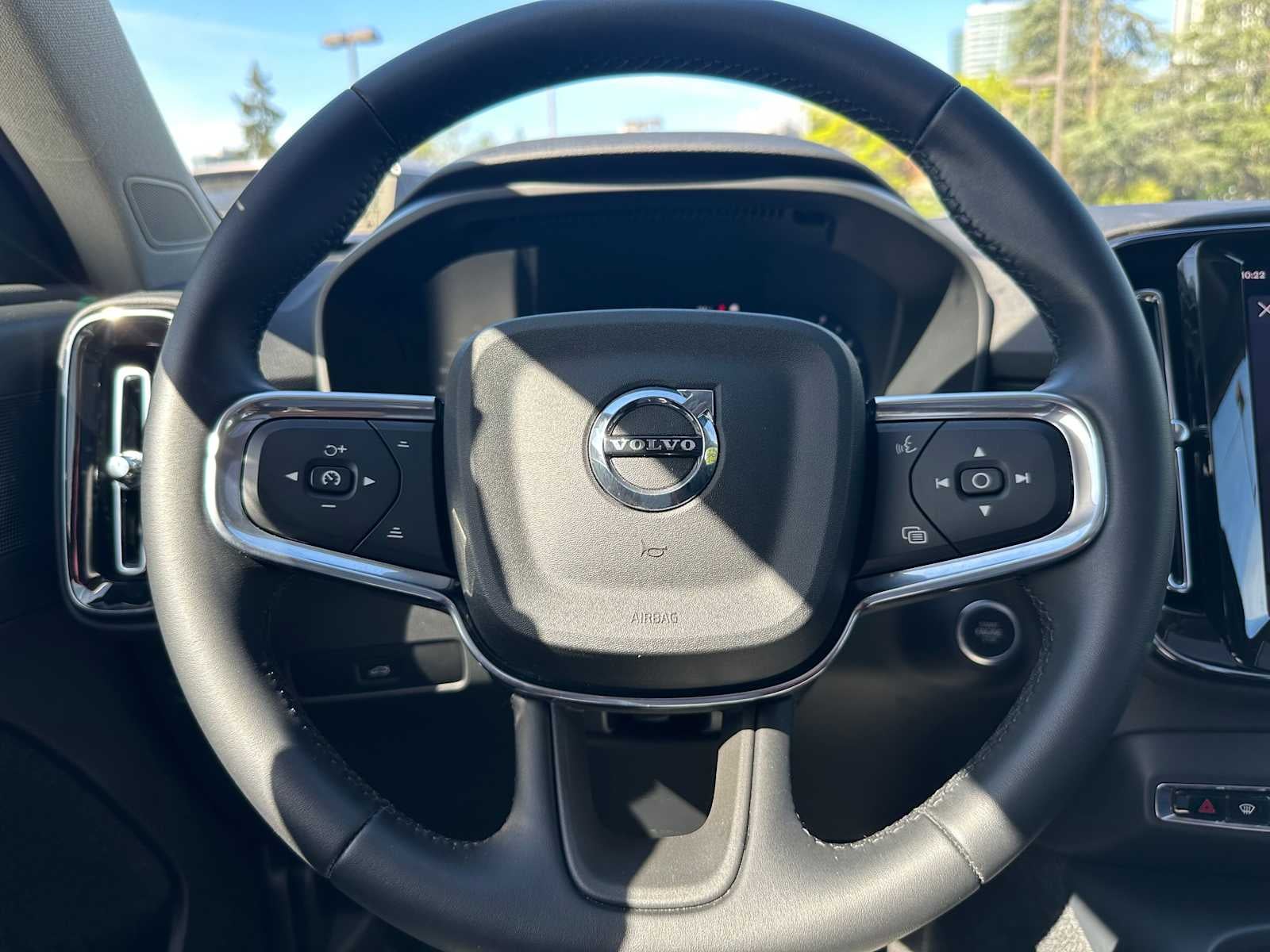 2025 Volvo XC40 Plus Bright Theme