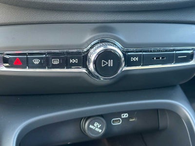 2025 Volvo XC40 Plus Bright Theme
