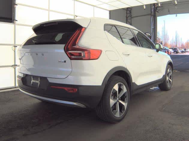 2025 Volvo XC40 Plus Bright Theme