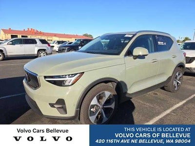 2025 Volvo XC40 Plus Bright Theme