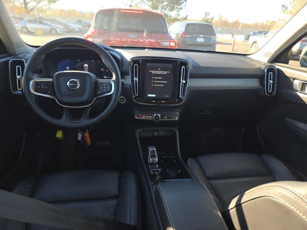 2025 Volvo XC40 Plus Bright Theme