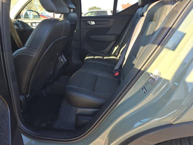 2025 Volvo XC40 Plus Bright Theme