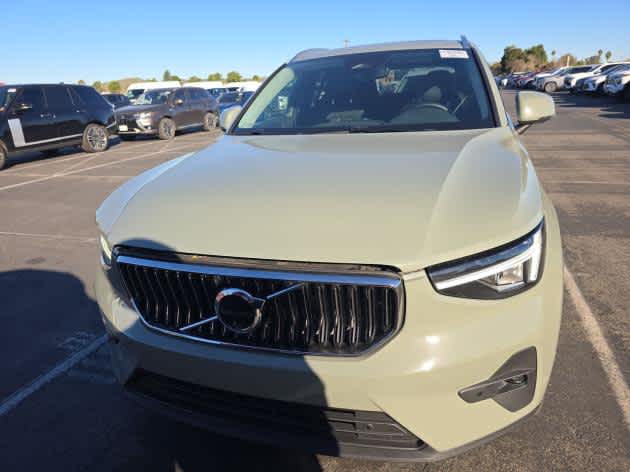 2025 Volvo XC40 Plus Bright Theme