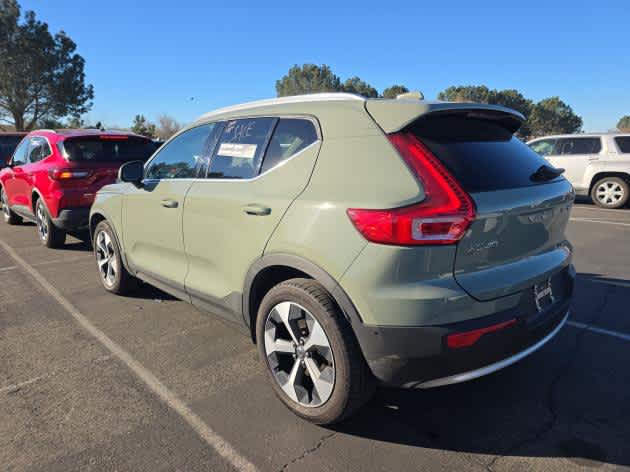 2025 Volvo XC40 Plus Bright Theme