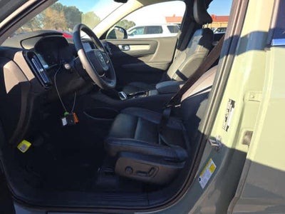 2025 Volvo XC40 Plus Bright Theme