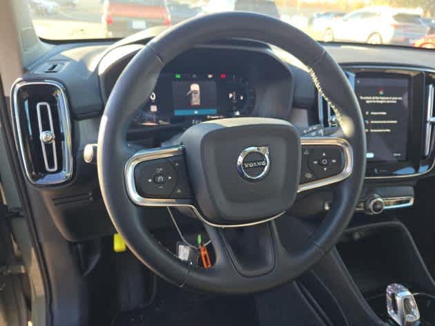 2025 Volvo XC40 Plus Bright Theme
