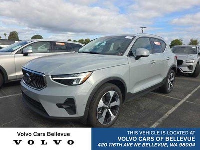 2025 Volvo XC40 Plus Bright Theme