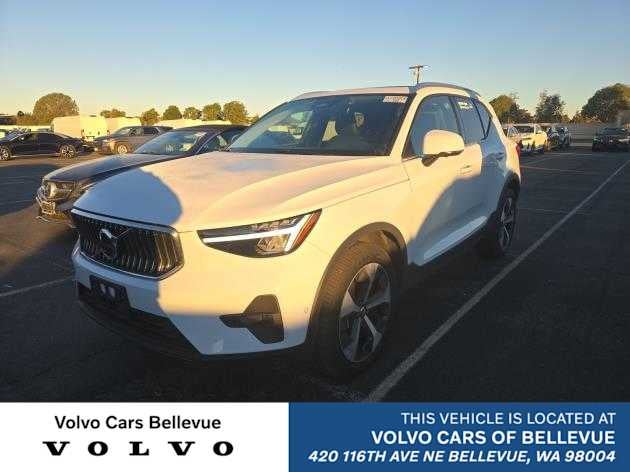 2025 Volvo XC40 Plus Bright Theme