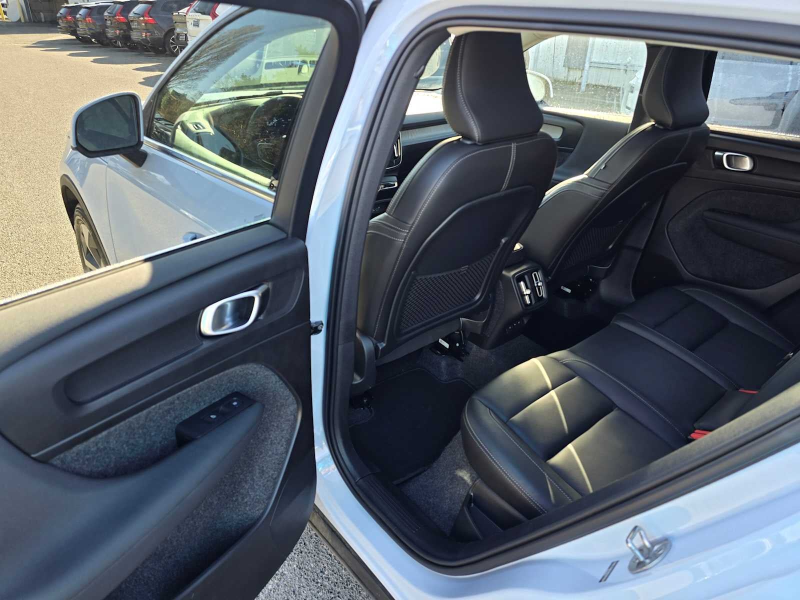 2025 Volvo XC40 Plus Bright Theme