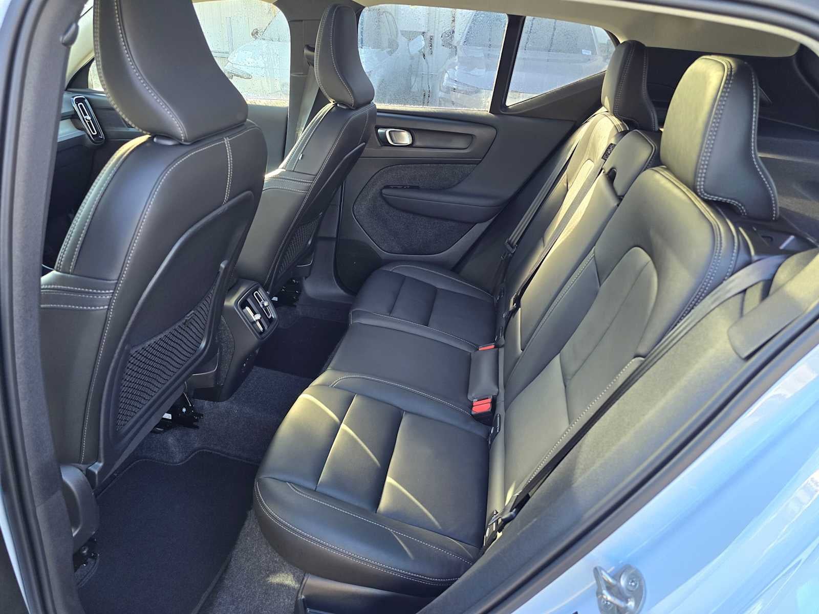 2025 Volvo XC40 Plus Bright Theme