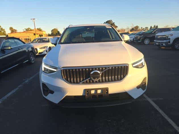 2025 Volvo XC40 Plus Bright Theme