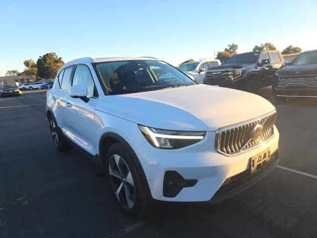 2025 Volvo XC40 Plus Bright Theme