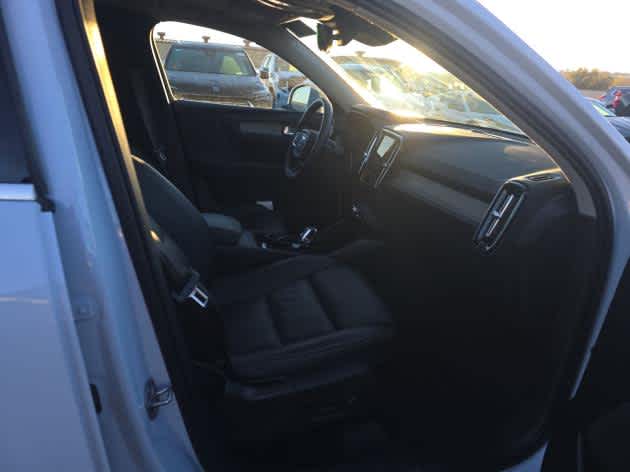 2025 Volvo XC40 Plus Bright Theme