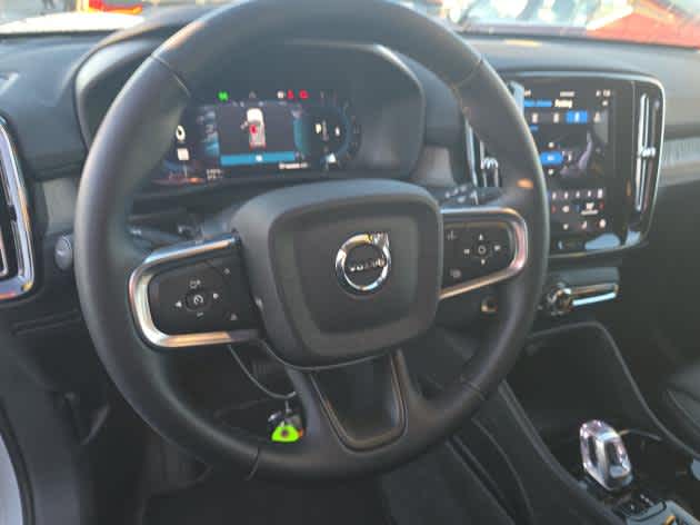 2025 Volvo XC40 Plus Bright Theme