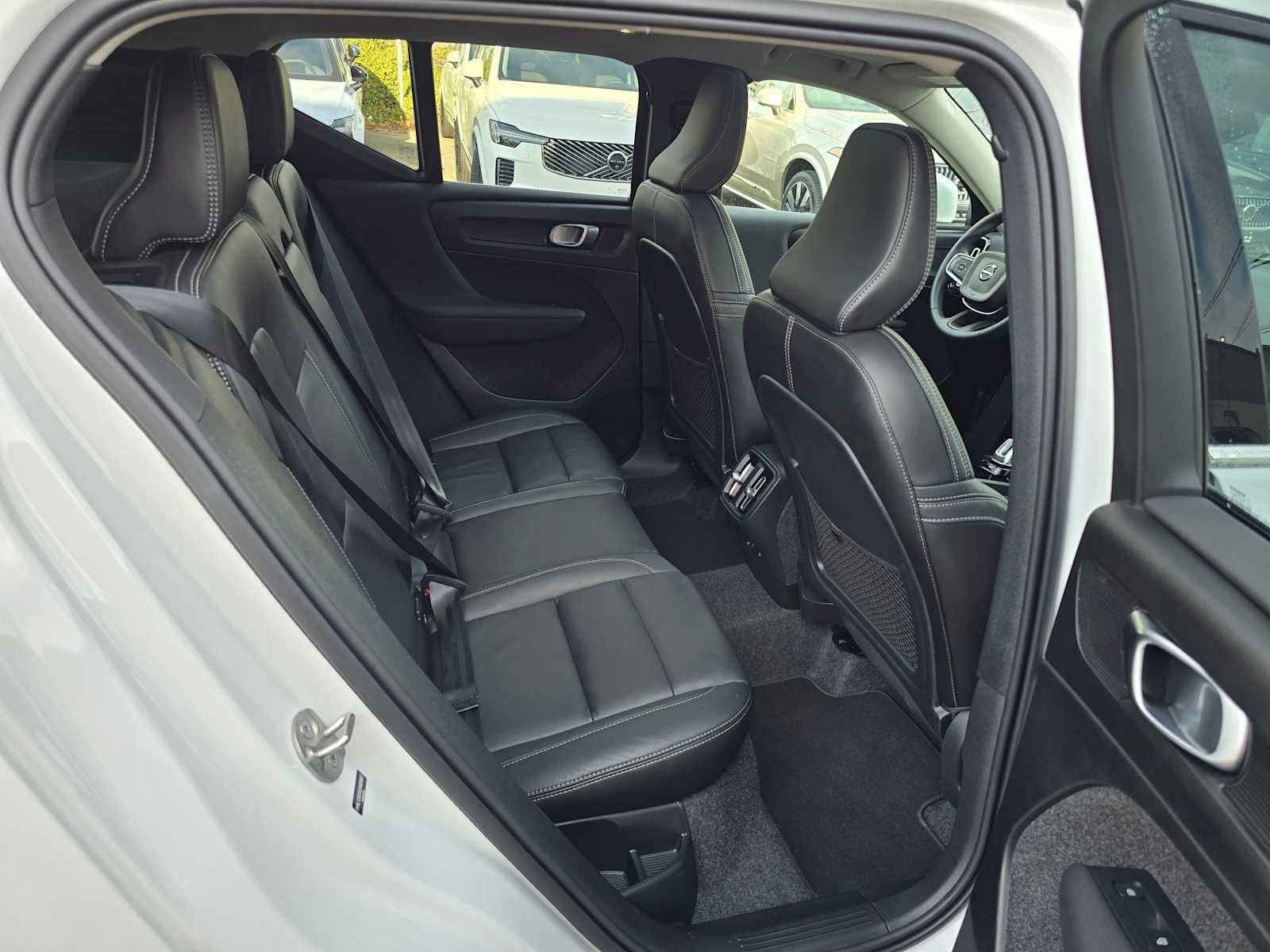 2025 Volvo XC40 Plus Bright Theme