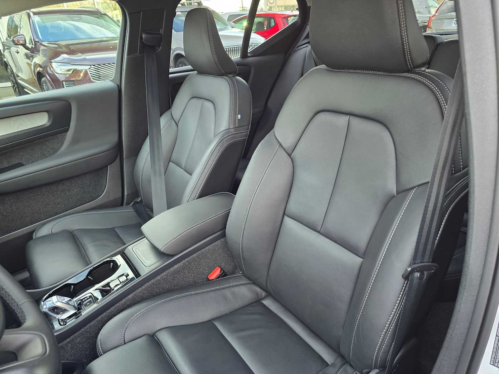 2025 Volvo XC40 Plus Bright Theme