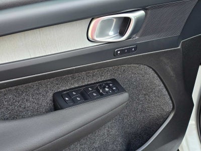 2025 Volvo XC40 Plus Bright Theme