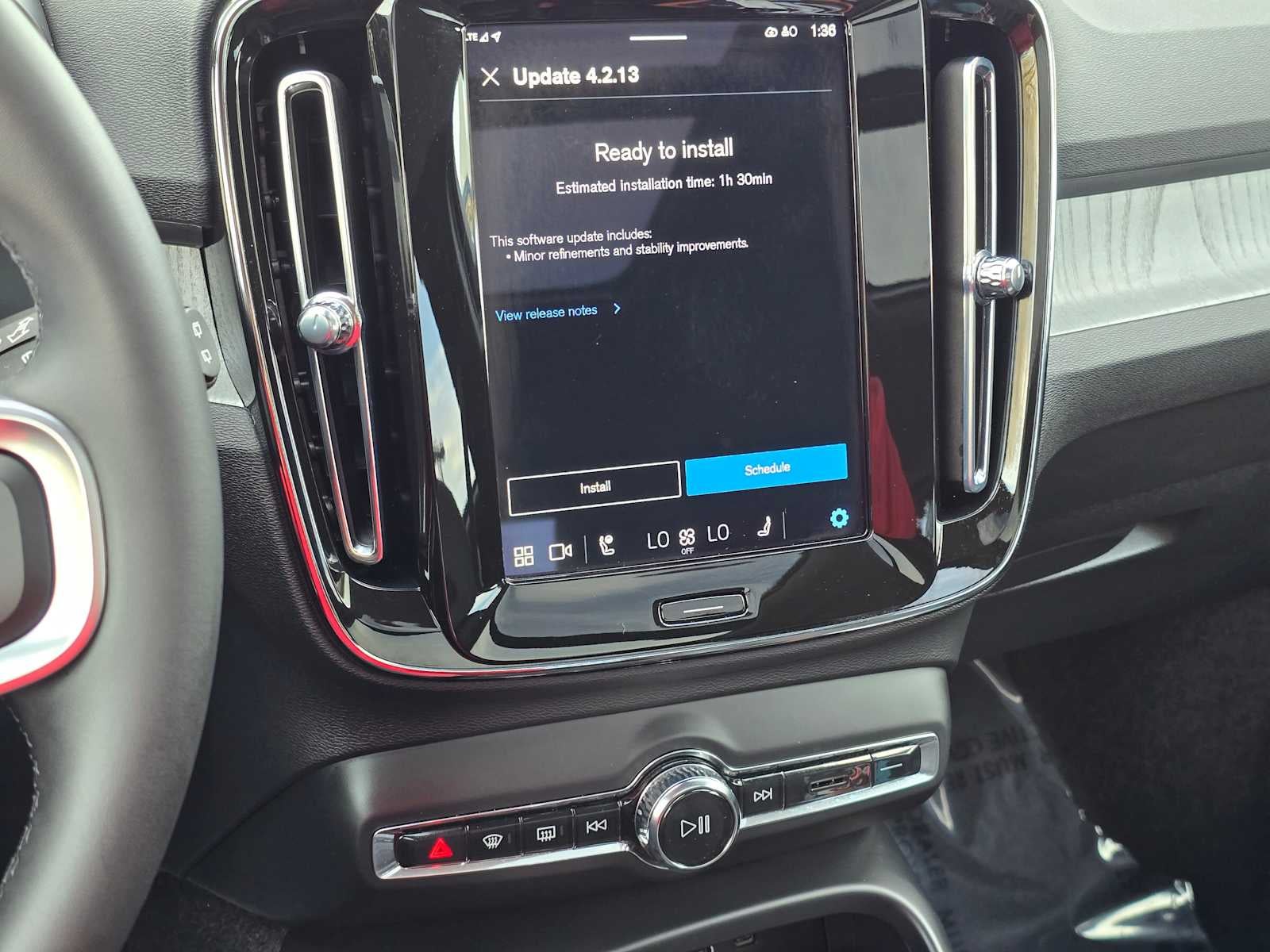 2025 Volvo XC40 Plus Bright Theme