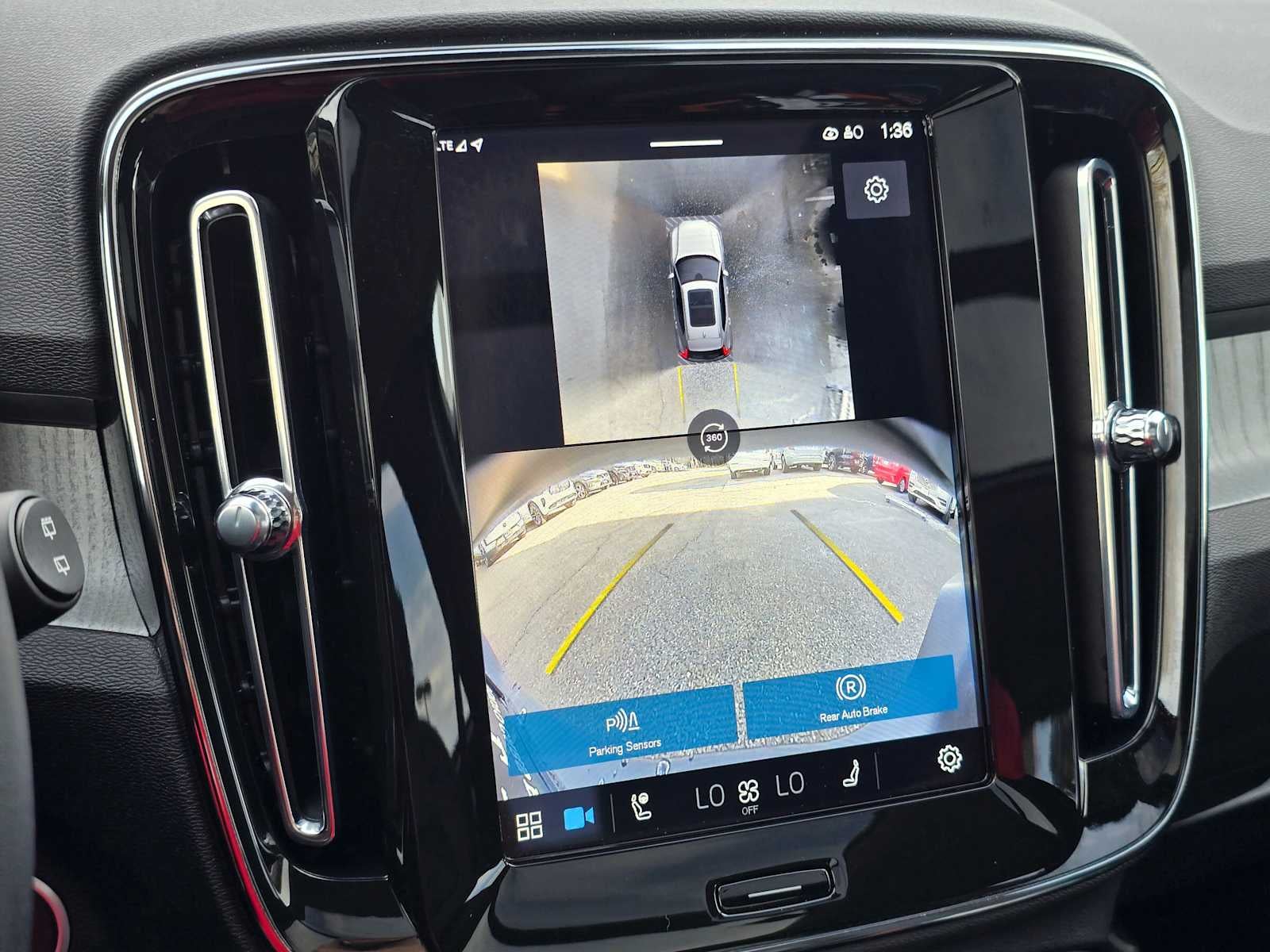 2025 Volvo XC40 Plus Bright Theme