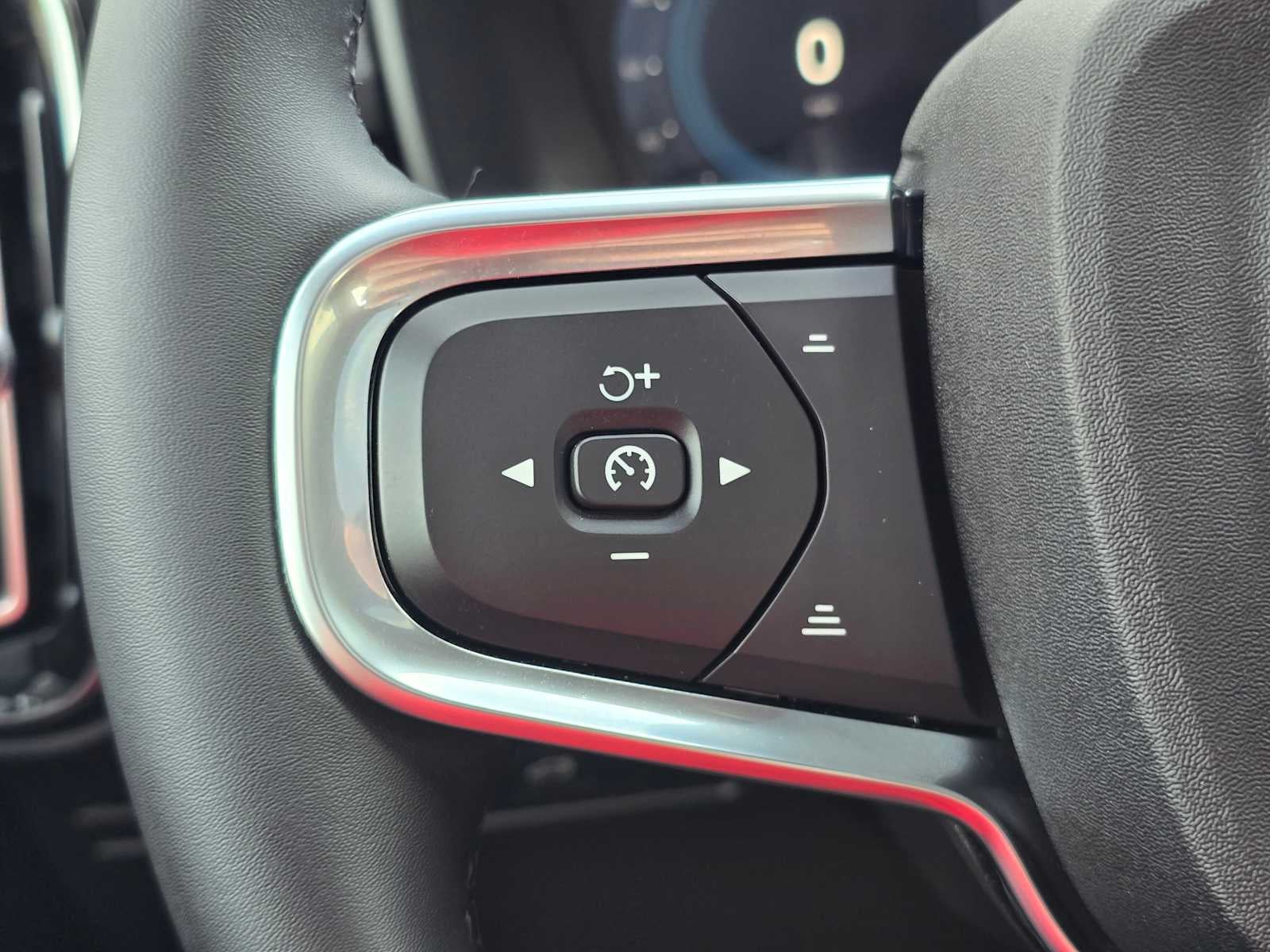 2025 Volvo XC40 Plus Bright Theme