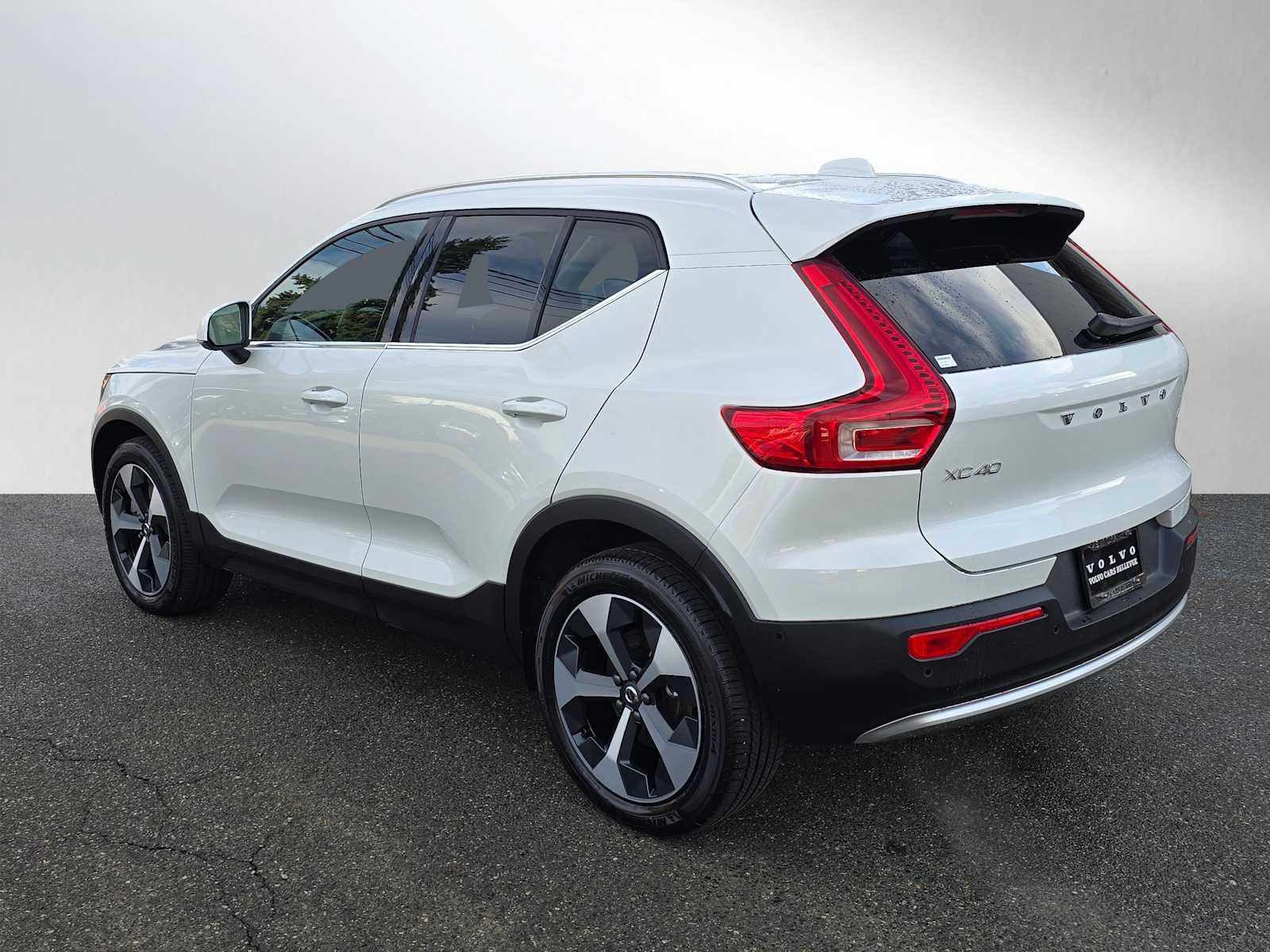2025 Volvo XC40 Plus Bright Theme