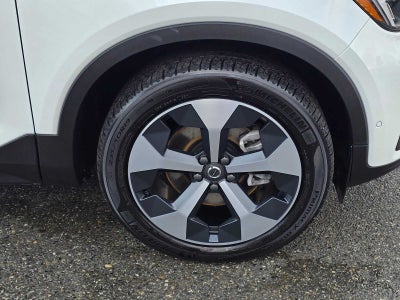 2025 Volvo XC40 Plus Bright Theme