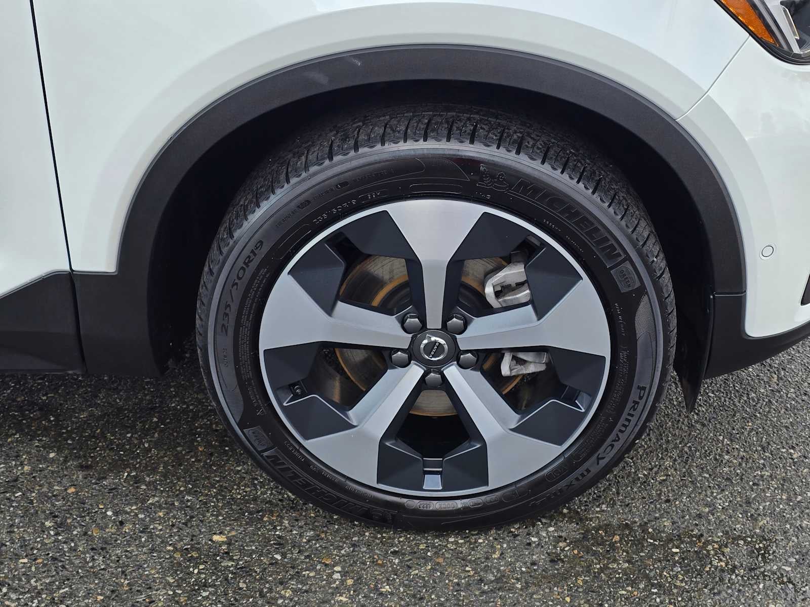 2025 Volvo XC40 Plus Bright Theme