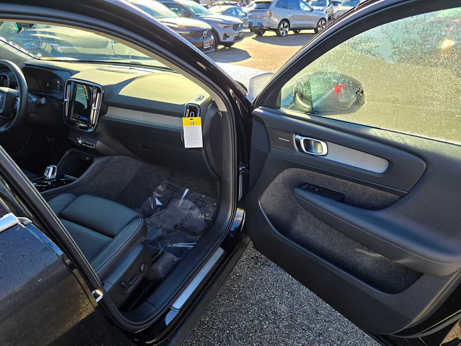 2025 Volvo XC40 Plus Bright Theme