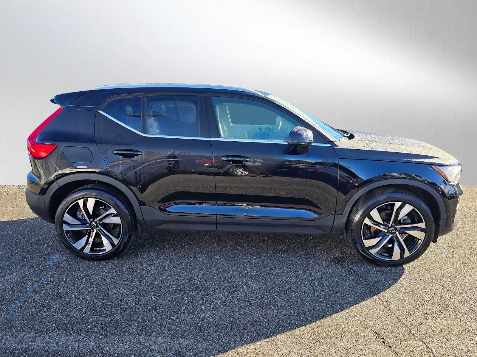 2025 Volvo XC40 Plus Bright Theme