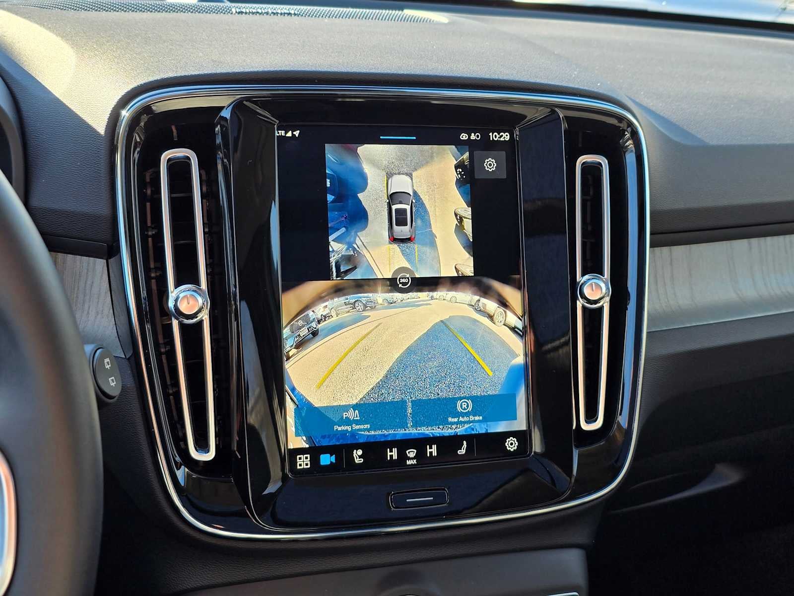 2025 Volvo XC40 Plus Bright Theme