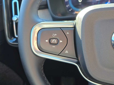 2025 Volvo XC40 Plus Bright Theme