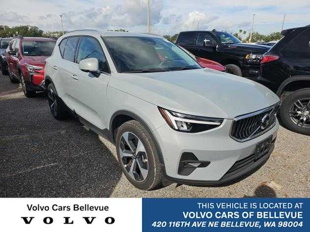 2025 Volvo XC40 Plus Bright Theme