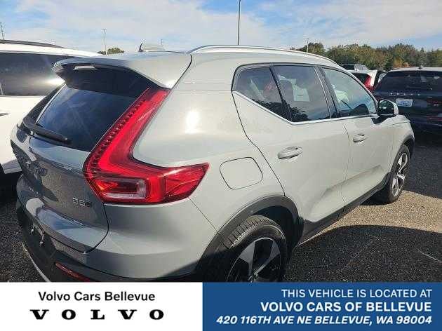 2025 Volvo XC40 Plus Bright Theme