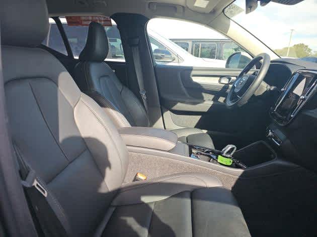 2025 Volvo XC40 Plus Bright Theme