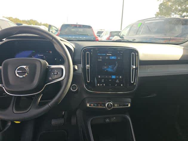 2025 Volvo XC40 Plus Bright Theme
