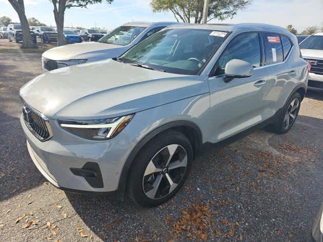 2025 Volvo XC40 Plus Bright Theme