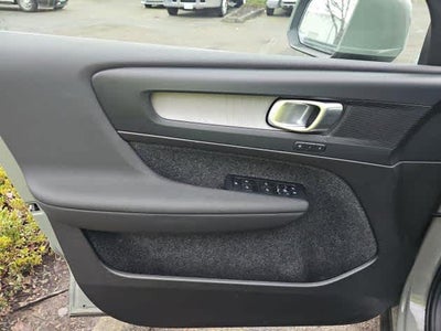 2025 Volvo XC40 Plus Bright Theme